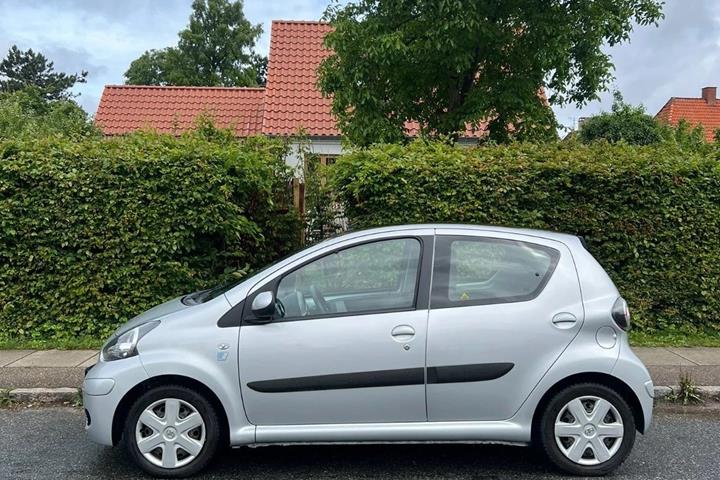 Grøn Toyota Aygo fra 2012