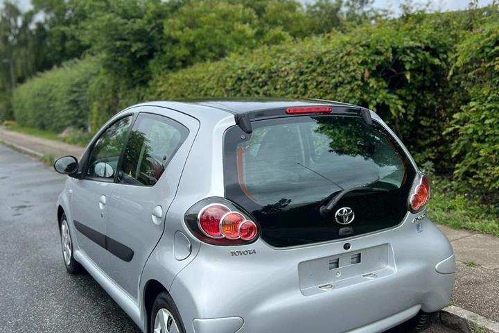 Grøn Toyota Aygo fra 2012