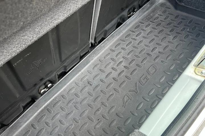 Grøn Toyota Aygo fra 2012