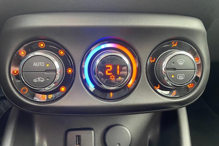 Blå Opel Corsa fra 2018