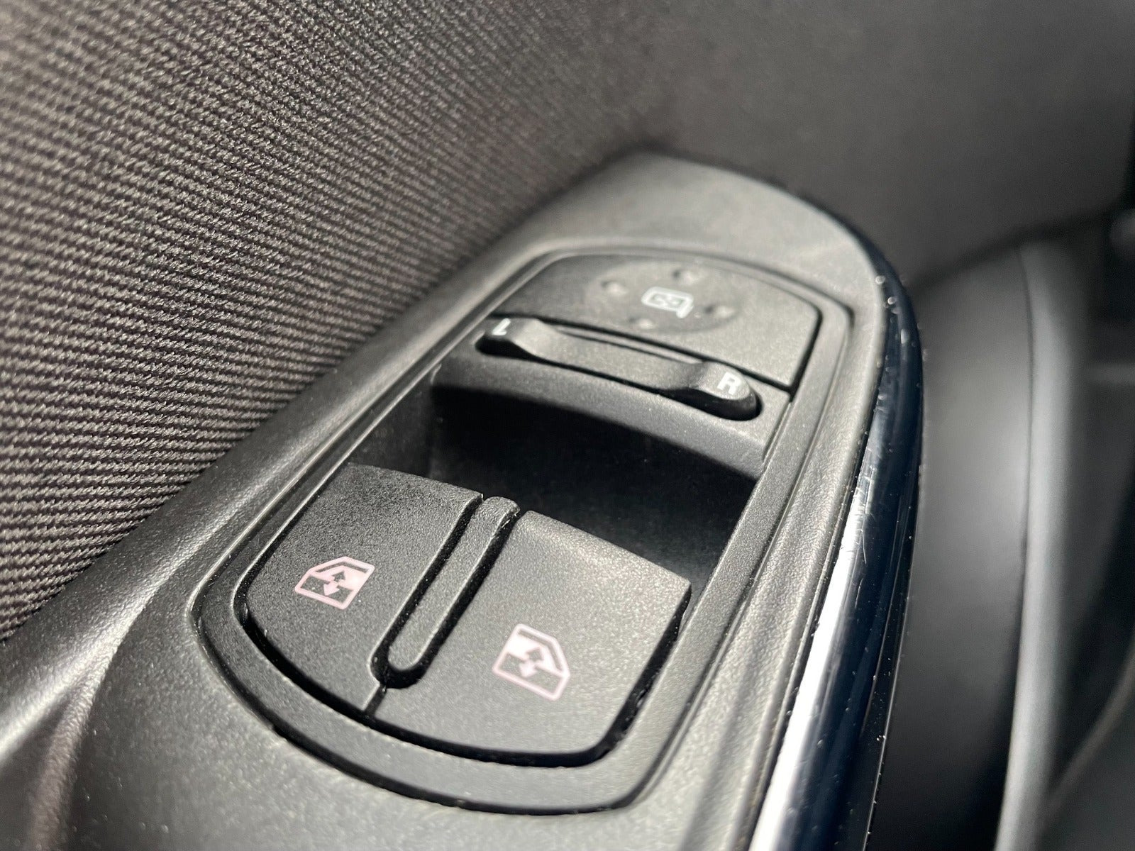 Blå Opel Corsa fra 2018