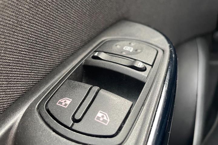 Blå Opel Corsa fra 2018