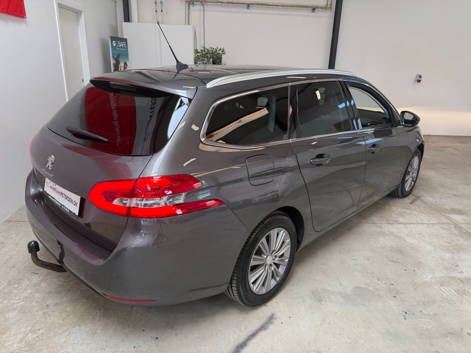 Grå Peugeot 308 fra 2018
