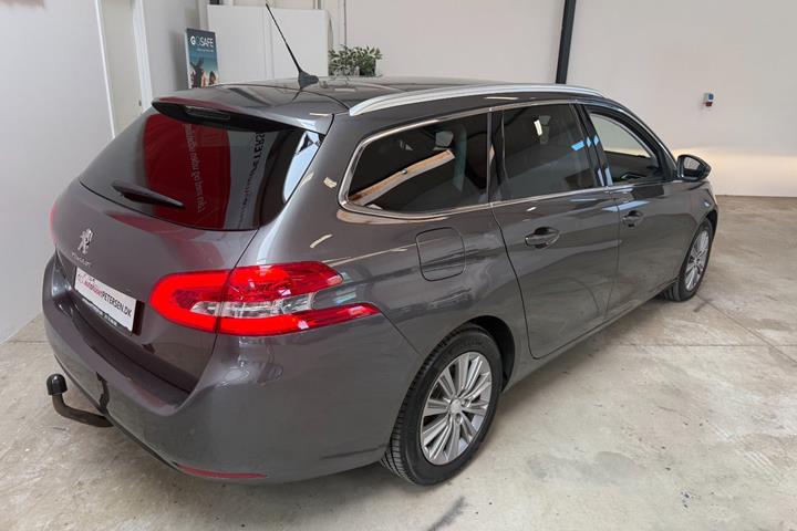 Grå Peugeot 308 fra 2018