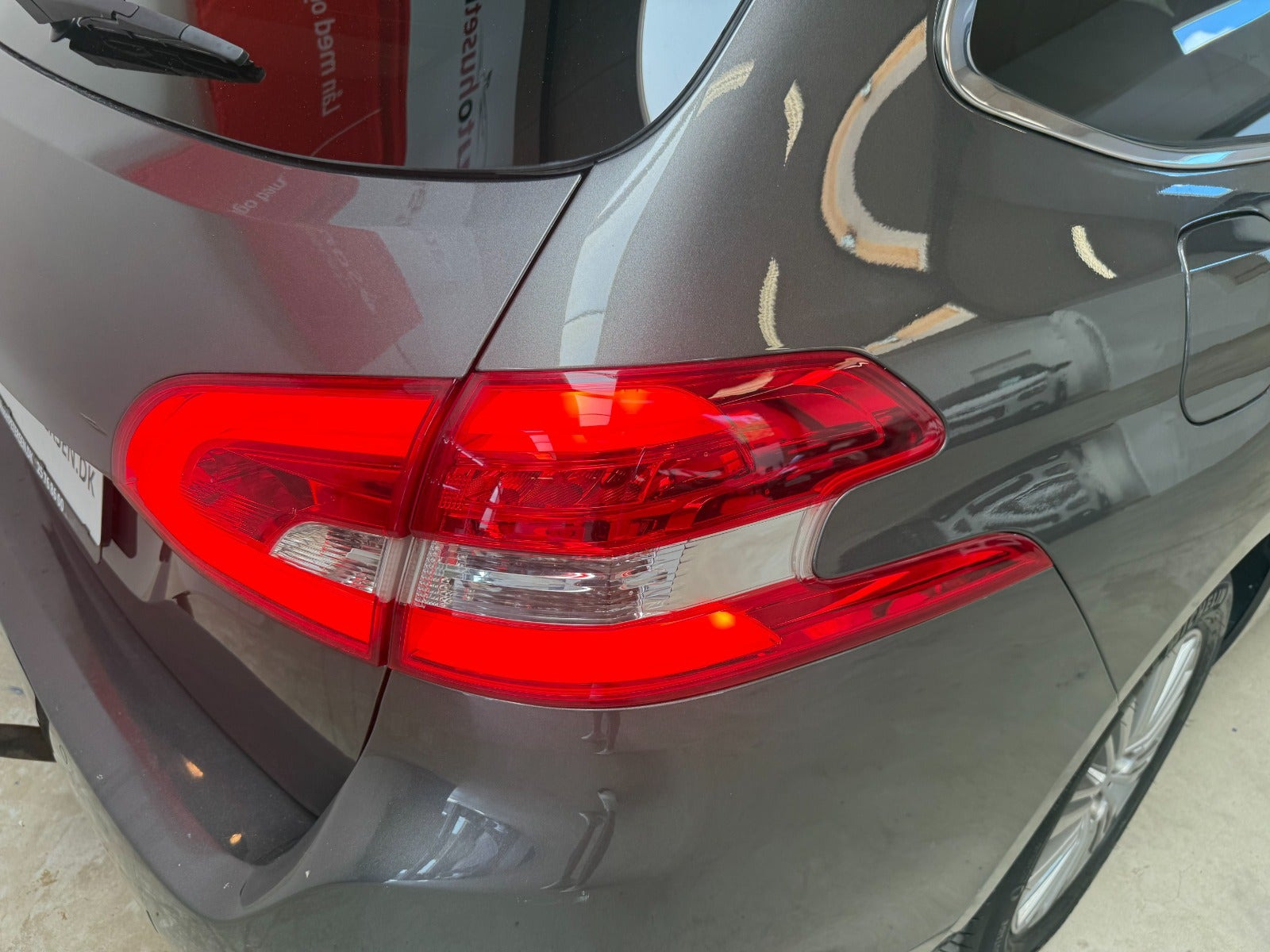 Grå Peugeot 308 fra 2018