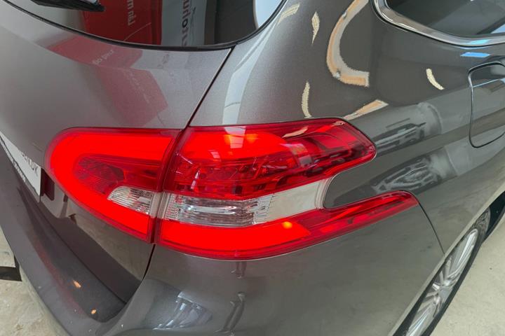 Grå Peugeot 308 fra 2018