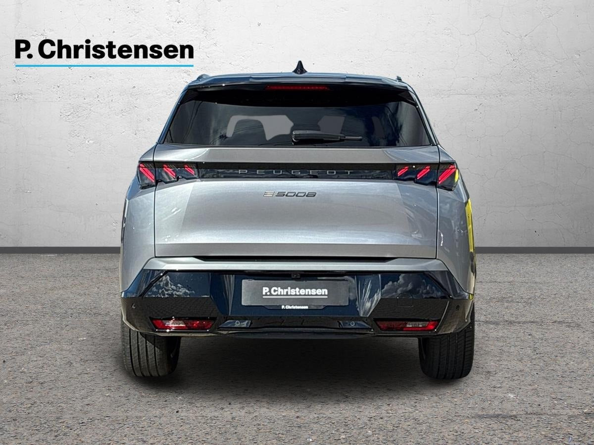 Sølv Peugeot e-5008 fra 2025