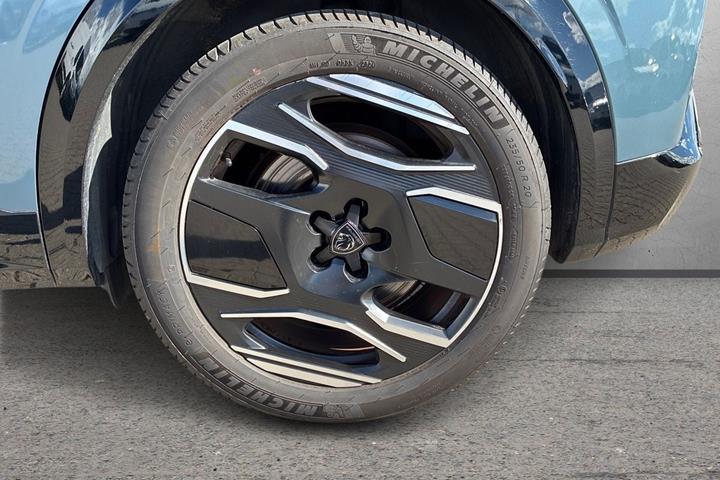 Blå Peugeot e-3008 fra 2024