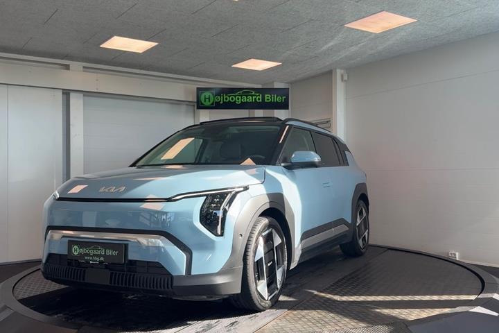 Blå Kia EV3 fra 2025 set udefra