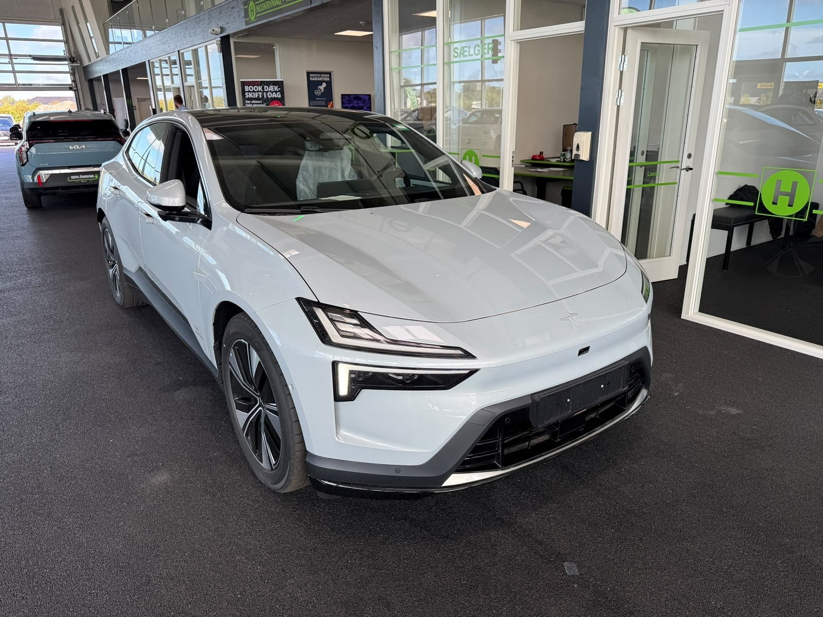 Sølv Polestar 4 fra 2026