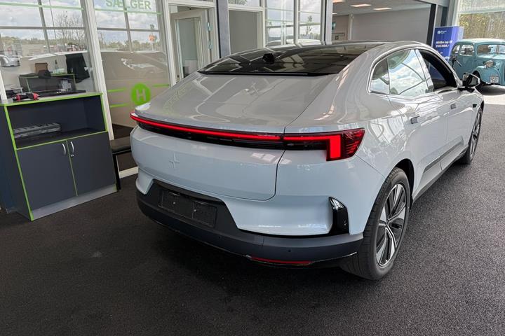 Sølv Polestar 4 fra 2026