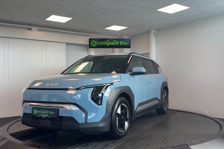 Blå Kia EV3 fra 2025 set udefra