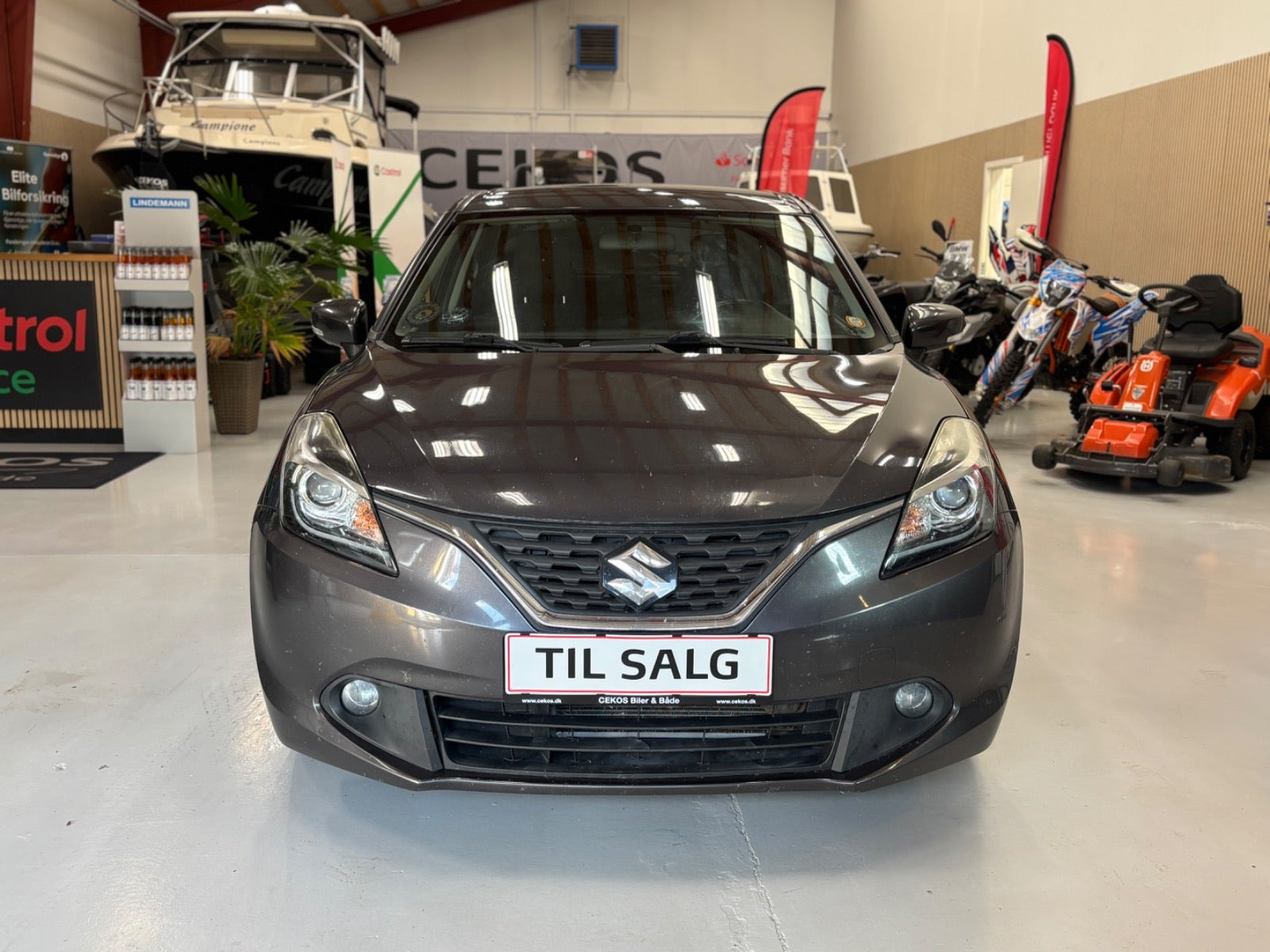 Grå Suzuki Baleno fra 2017