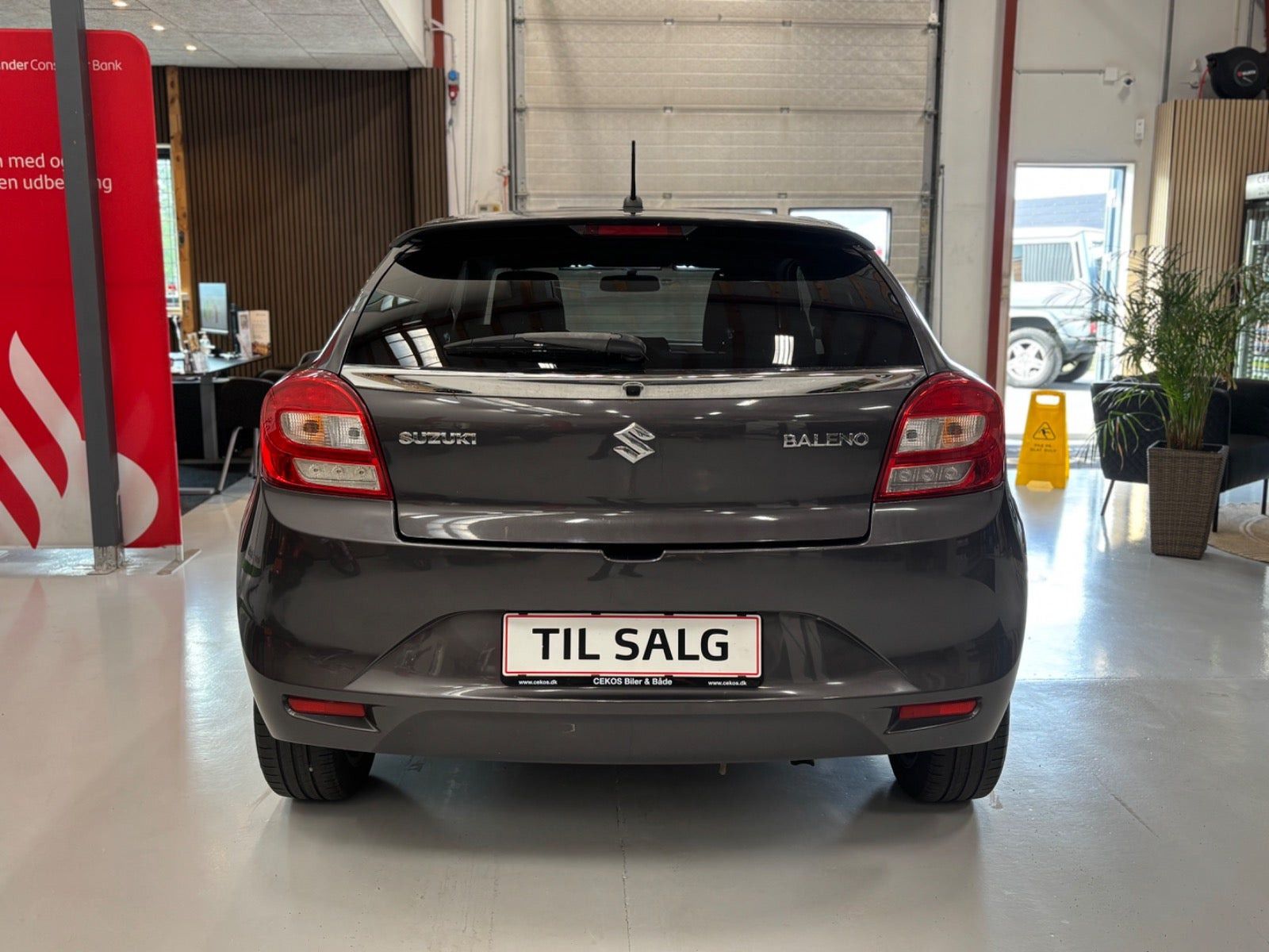 Grå Suzuki Baleno fra 2017