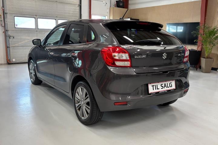 Grå Suzuki Baleno fra 2017
