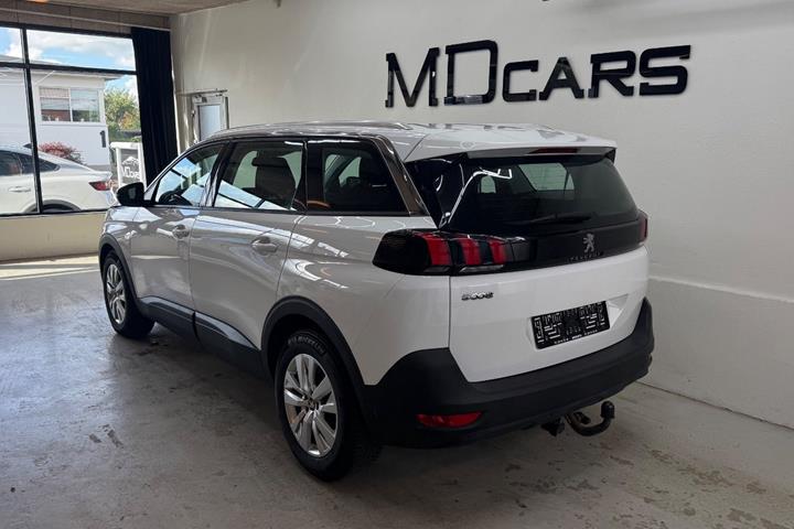 Hvid Peugeot 5008 fra 2018