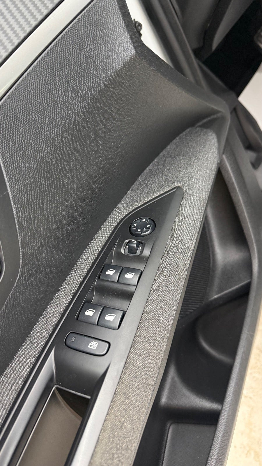 Hvid Peugeot 5008 fra 2018