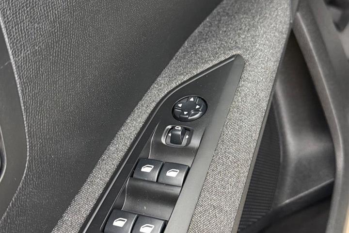Hvid Peugeot 5008 fra 2018