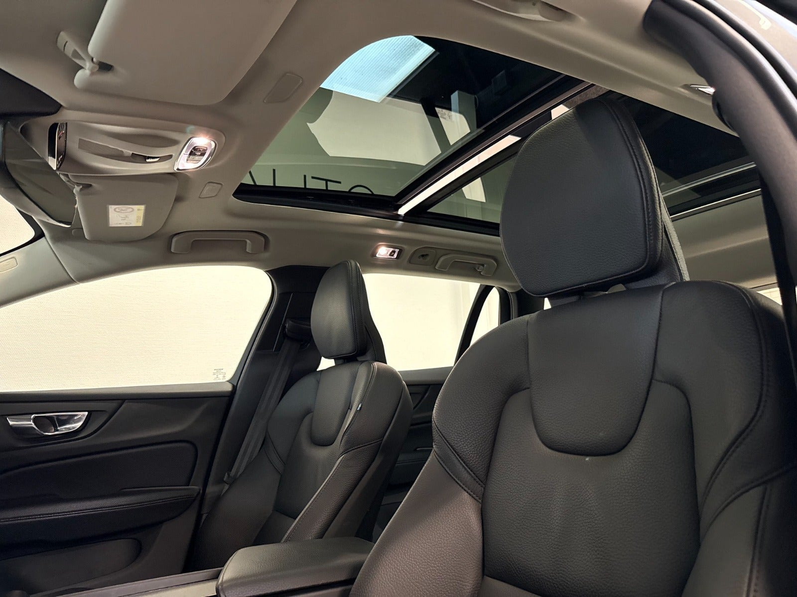 Sølv Volvo V60 fra 2021