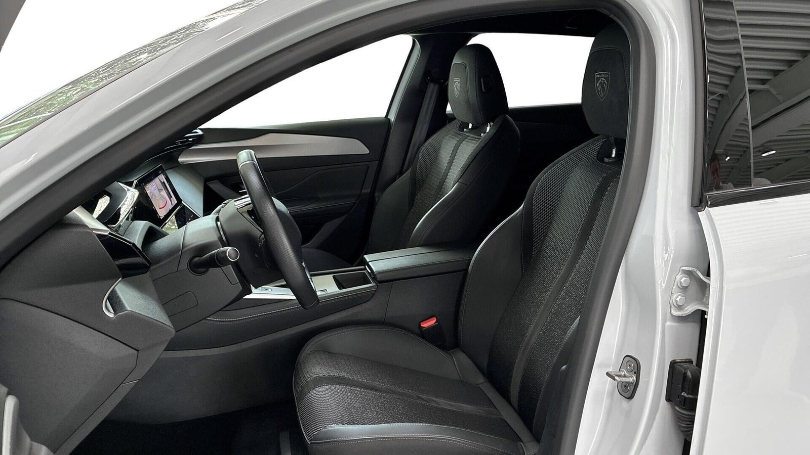 Hvid Peugeot E-308 fra 2024