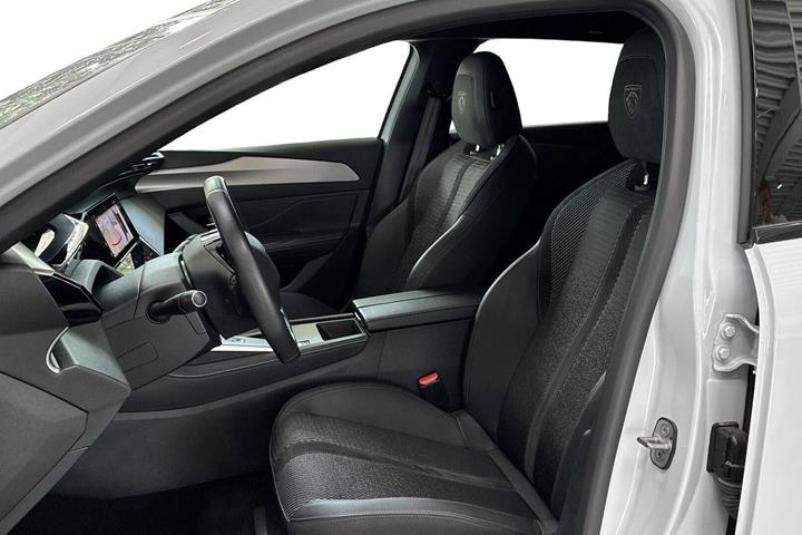 Hvid Peugeot E-308 fra 2024
