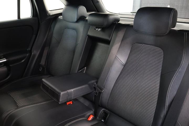 Sort Mercedes EQA250 fra 2022