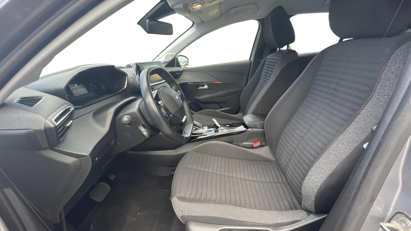 Sølv Peugeot e-208 fra 2021
