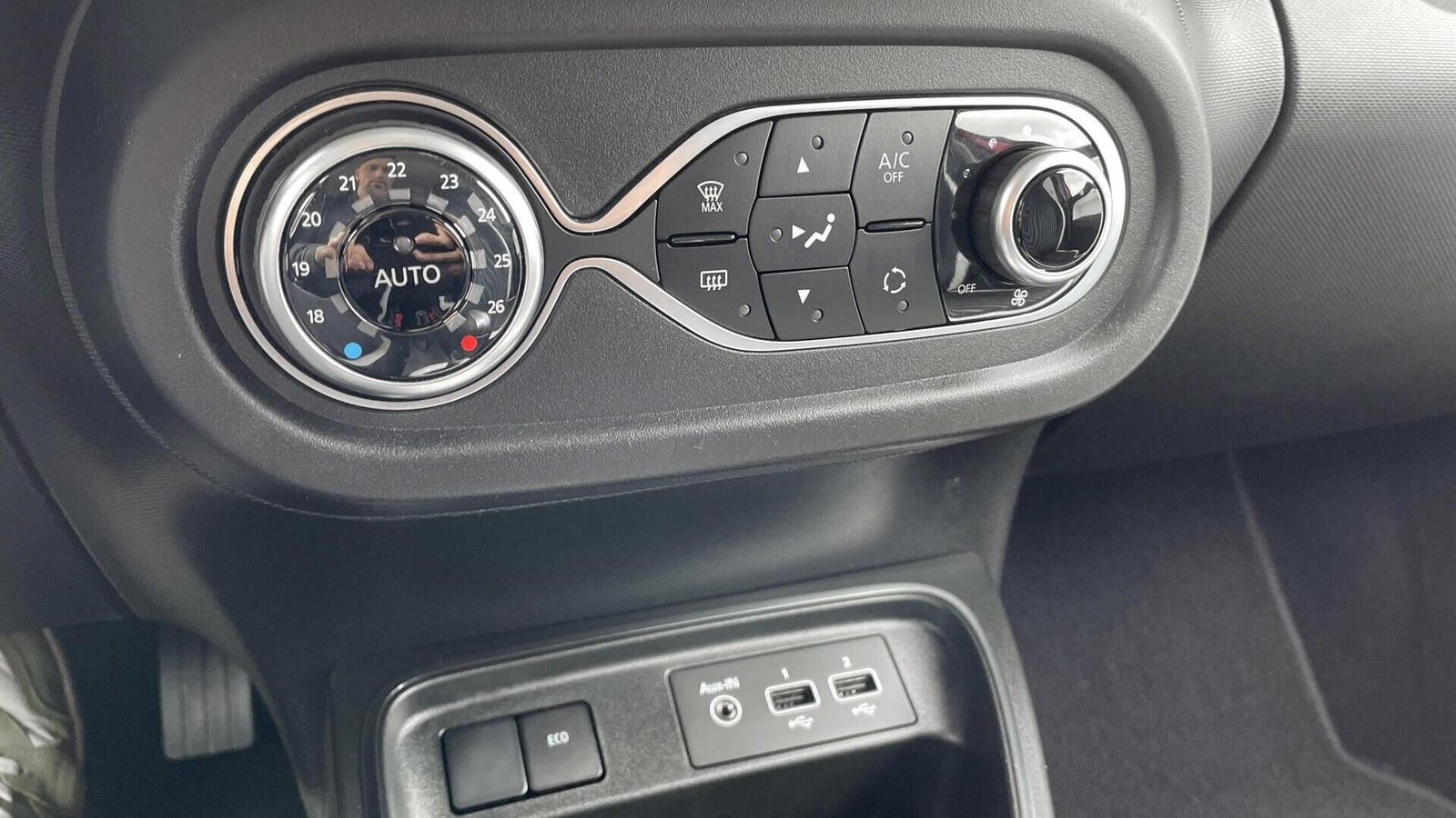 Rød Renault Twingo fra 2023