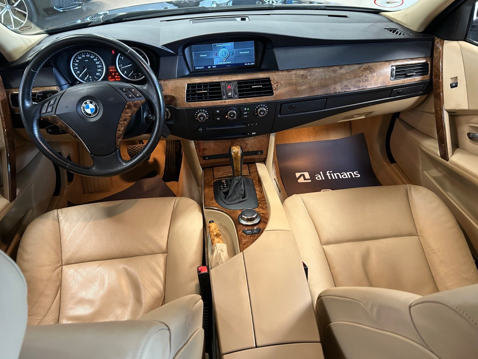Sort BMW 550i fra 2006