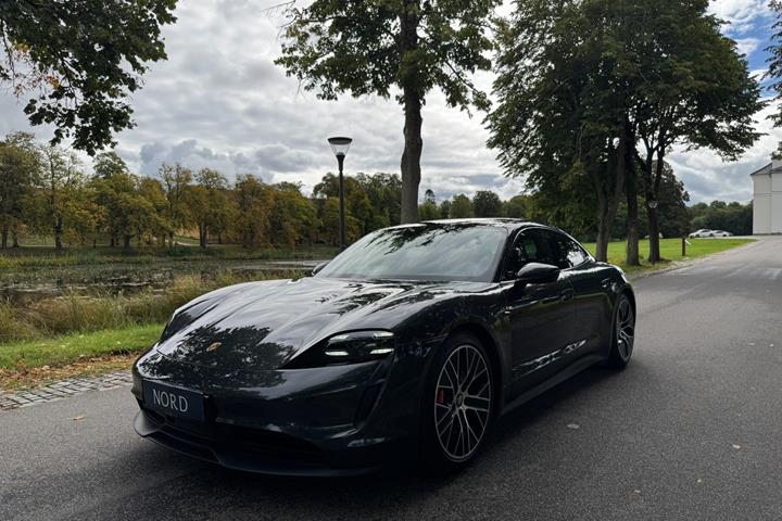 Grå Porsche Taycan 4S fra 2021