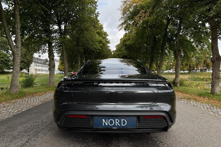 Grå Porsche Taycan 4S fra 2021