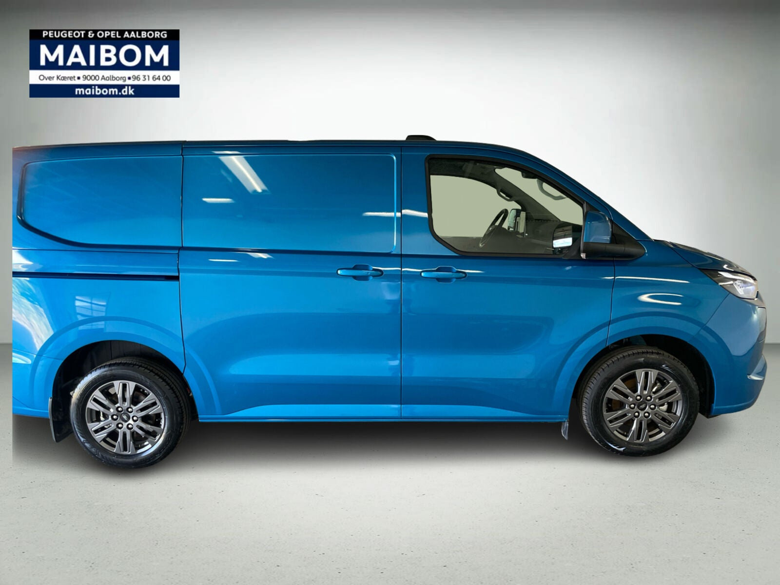 Blå Ford E-Transit Custom 320 L1 fra 2026