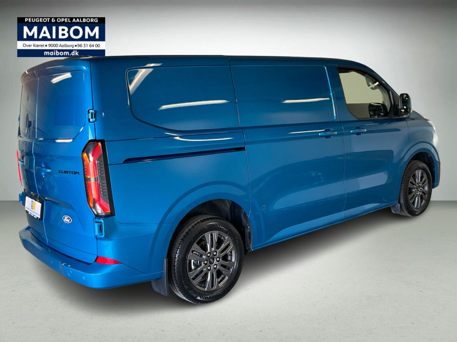 Blå Ford E-Transit Custom 320 L1 fra 2026