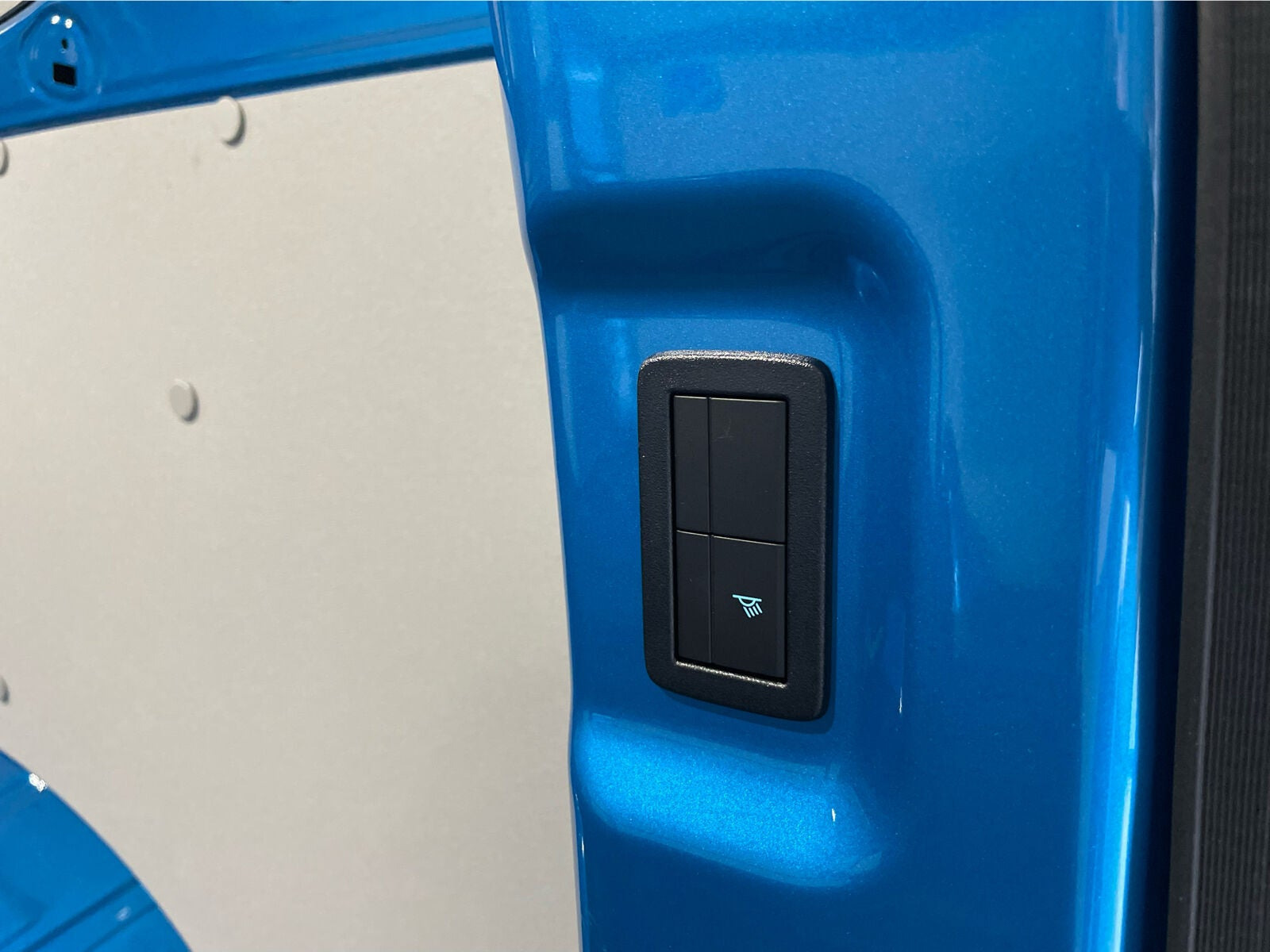 Blå Ford E-Transit Custom 320 L1 fra 2026