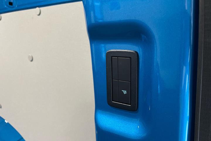 Blå Ford E-Transit Custom 320 L1 fra 2026