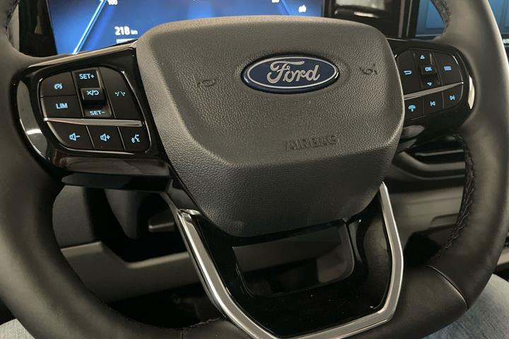 Blå Ford E-Transit Custom 320 L1 fra 2026