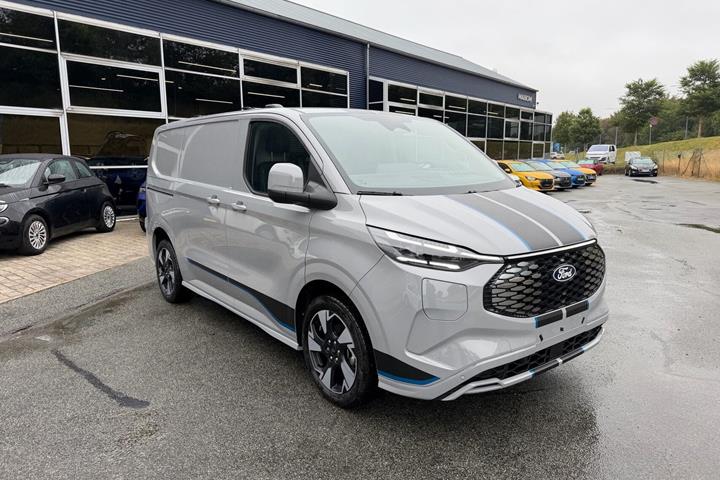 Beige Ford E-Transit Custom 320 L1 fra 2026