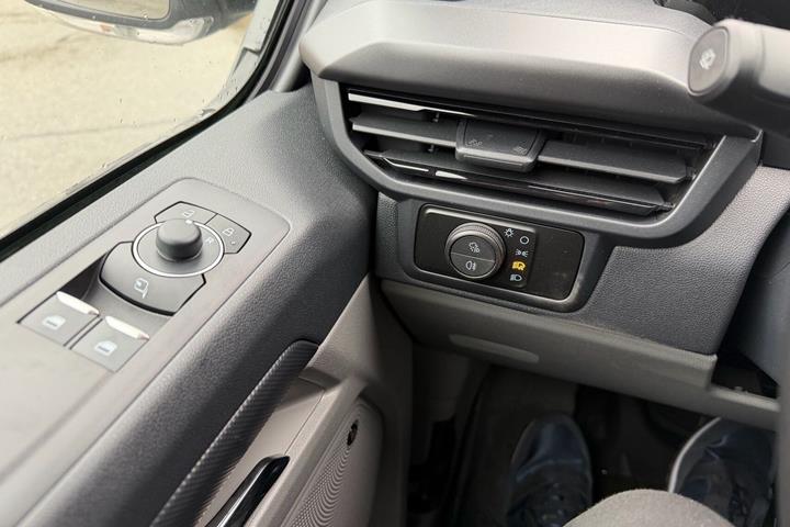Beige Ford E-Transit Custom 320 L1 fra 2026