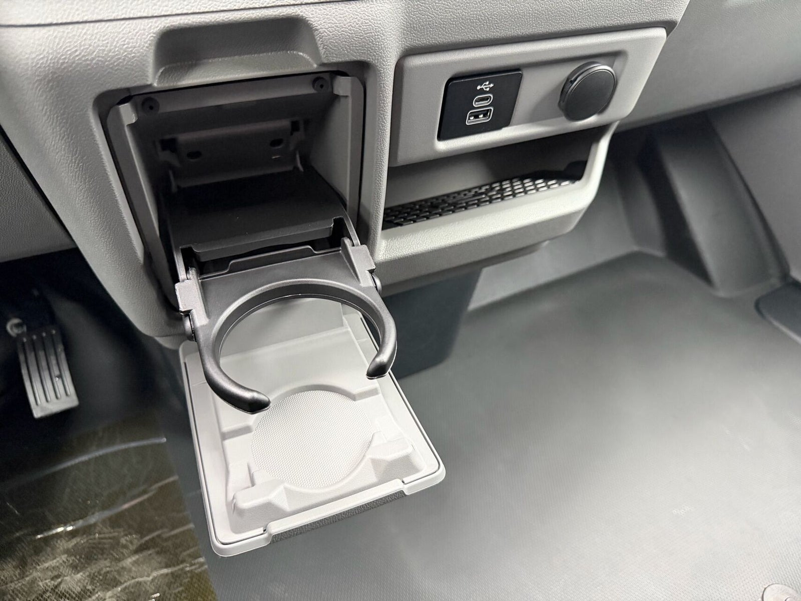 Beige Ford E-Transit Custom 320 L1 fra 2026