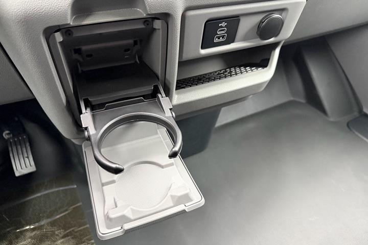Beige Ford E-Transit Custom 320 L1 fra 2026