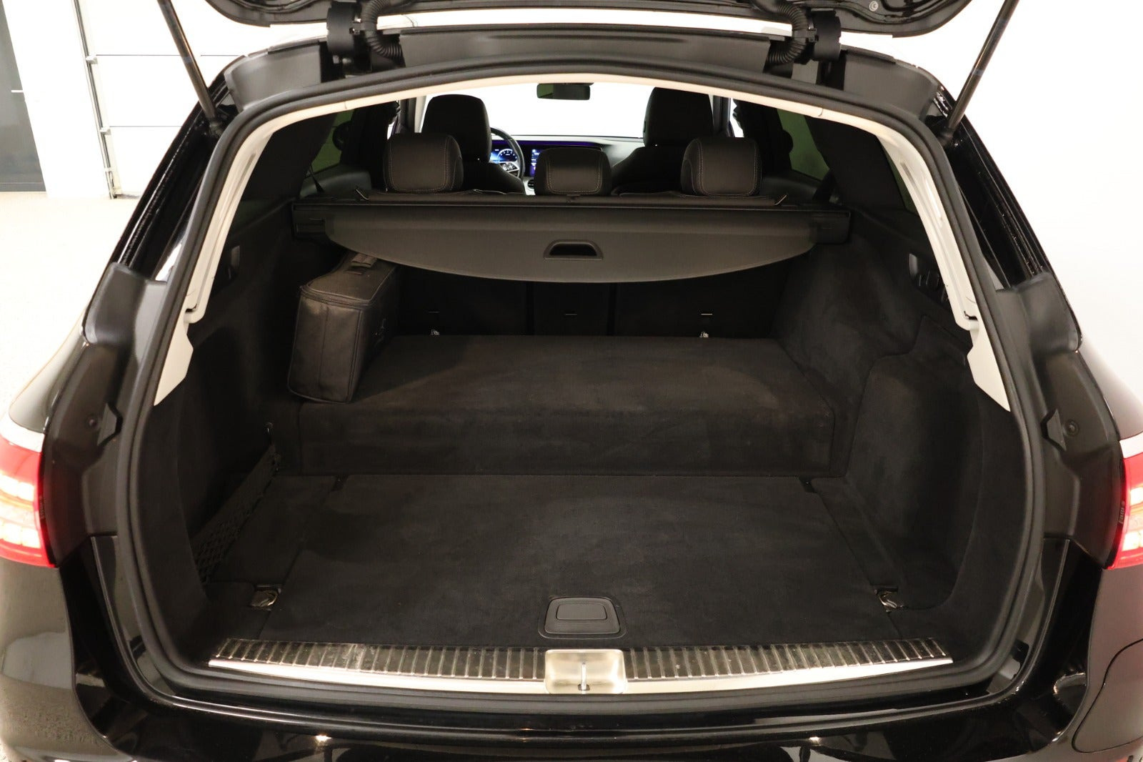 Sort Mercedes E300 e fra 2021