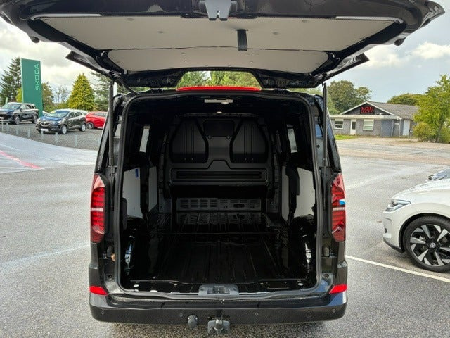 Sort VW Transporter fra 2025
