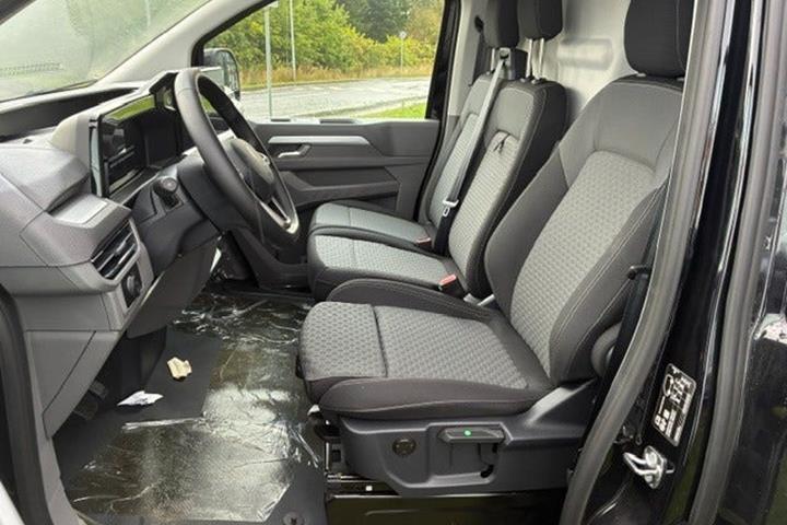 Sort VW Transporter fra 2025