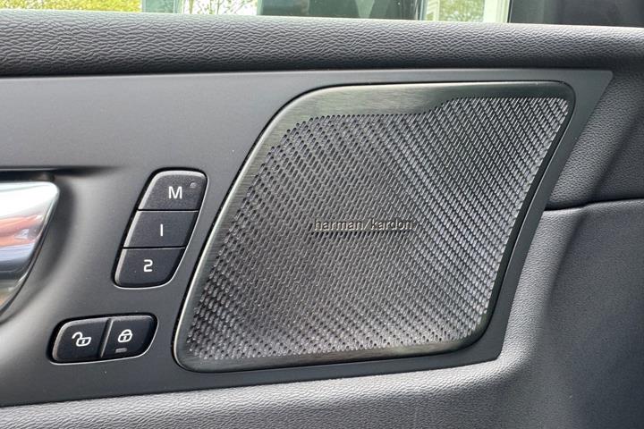 Grøn Volvo XC60 fra 2022