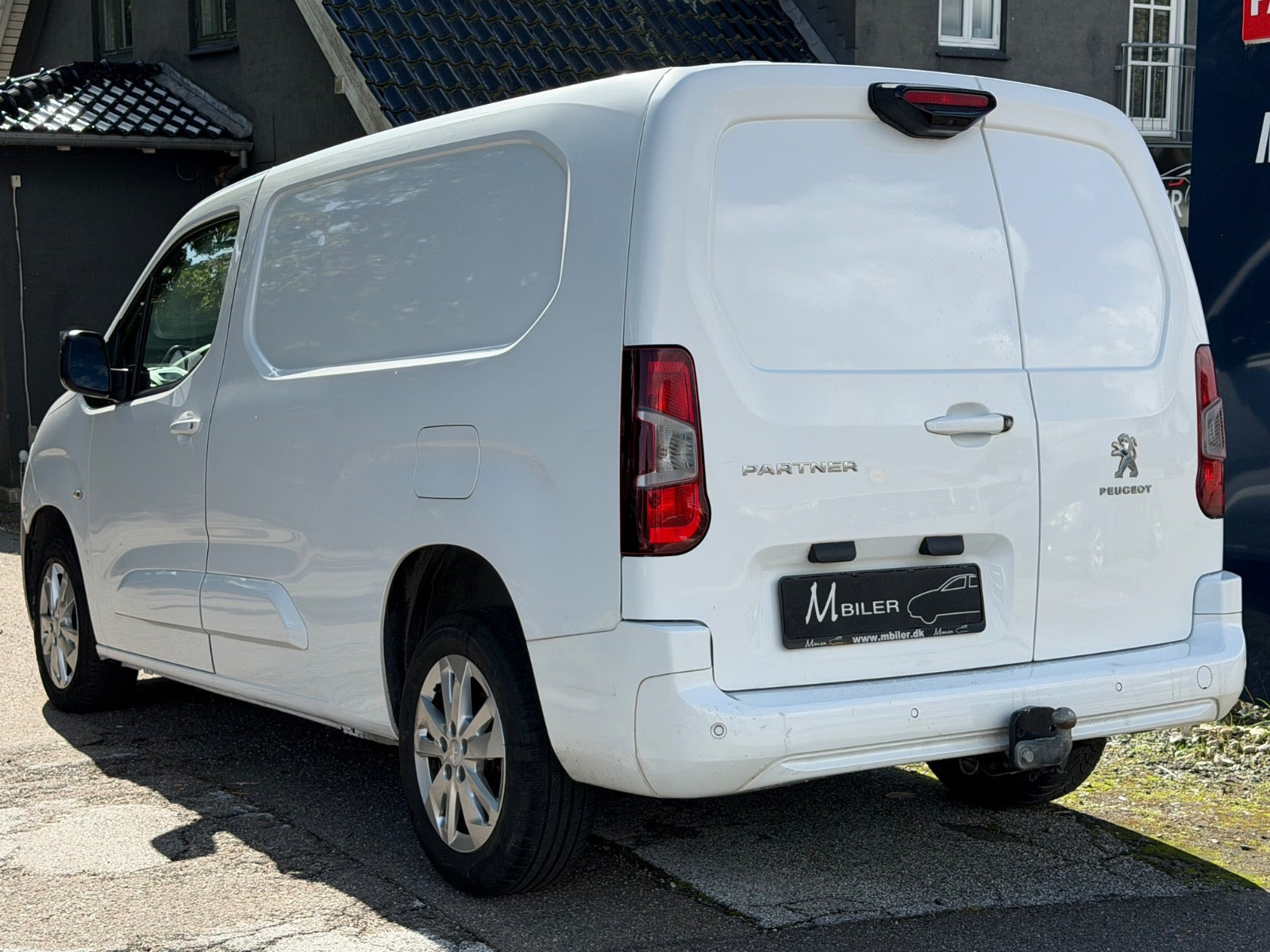 Hvid Peugeot Partner fra 2021