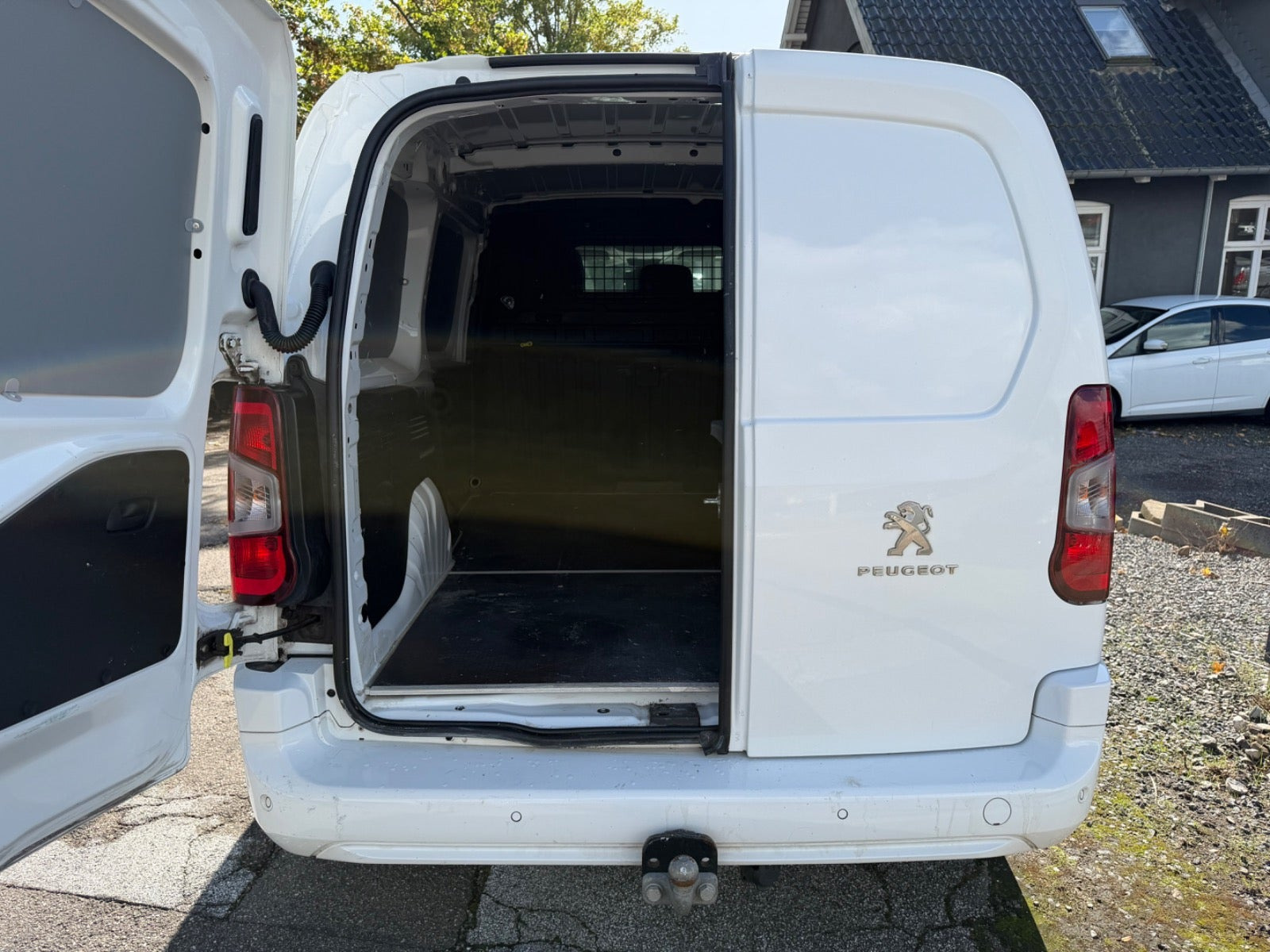 Hvid Peugeot Partner fra 2021