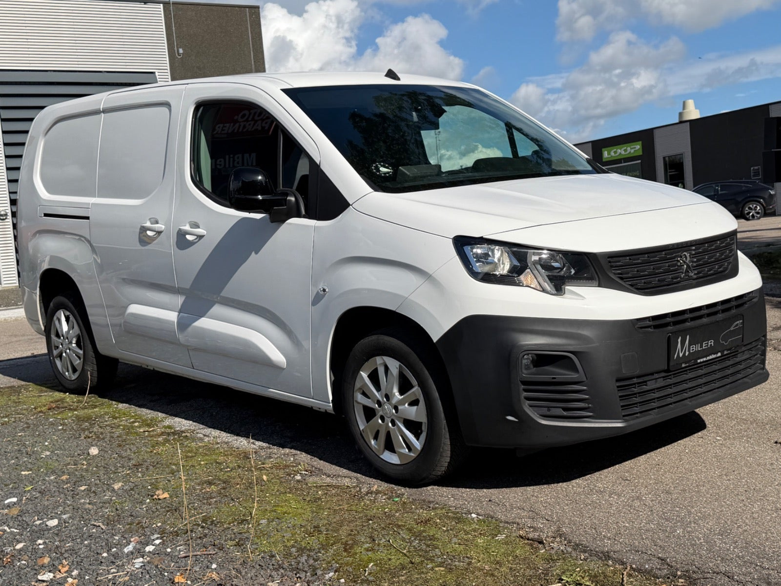 Hvid Peugeot Partner fra 2021