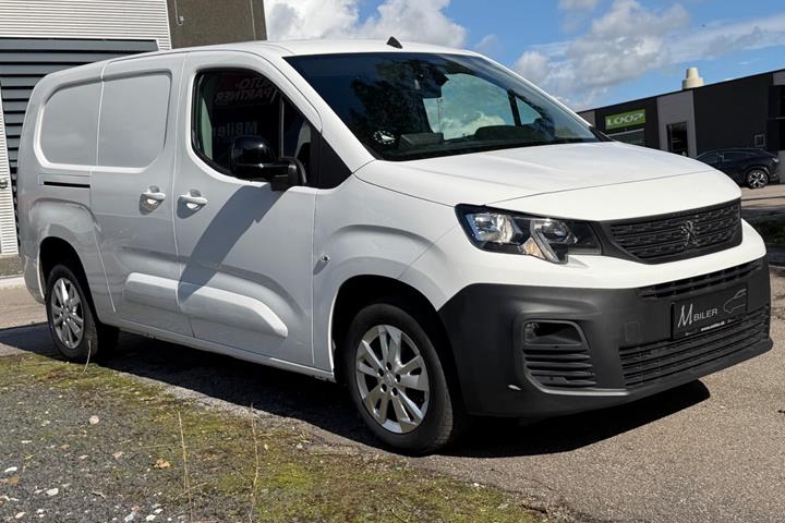 Hvid Peugeot Partner fra 2021