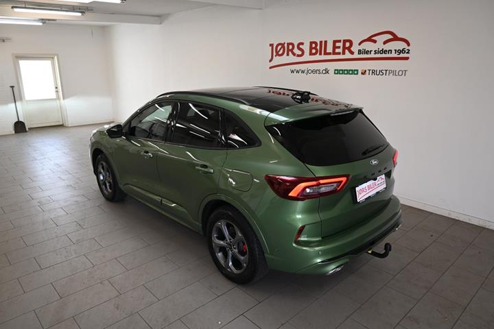 Grøn Ford Kuga fra 2025