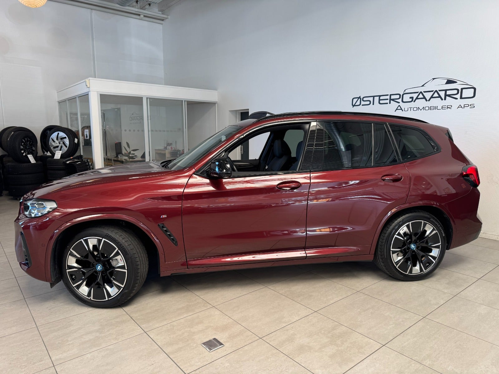 Rød BMW iX3 fra 2023